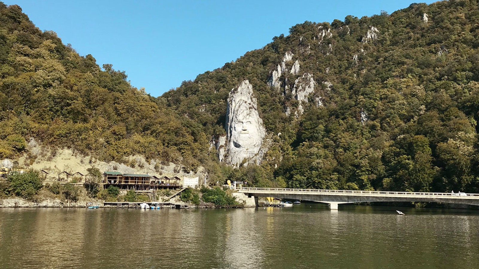 Plimbare cu barca de-a lungul Clisurii Dunării